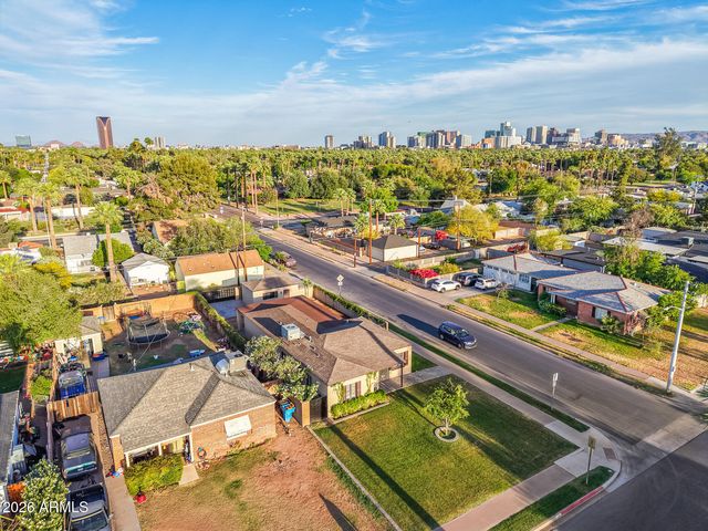 2001 N LAUREL Avenue, Phoenix, AZ 85007