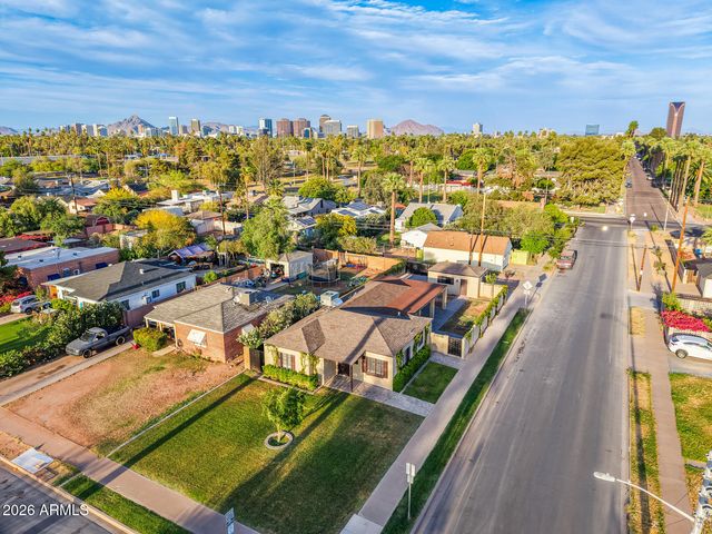 2001 N LAUREL Avenue, Phoenix, AZ 85007