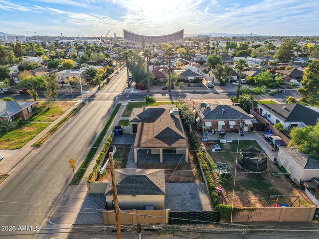 2001 N LAUREL Avenue, Phoenix, AZ 85007