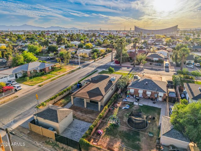 2001 N LAUREL Avenue, Phoenix, AZ 85007