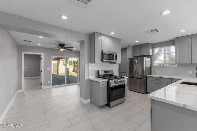 2001 N LAUREL Avenue, Phoenix, AZ 85007