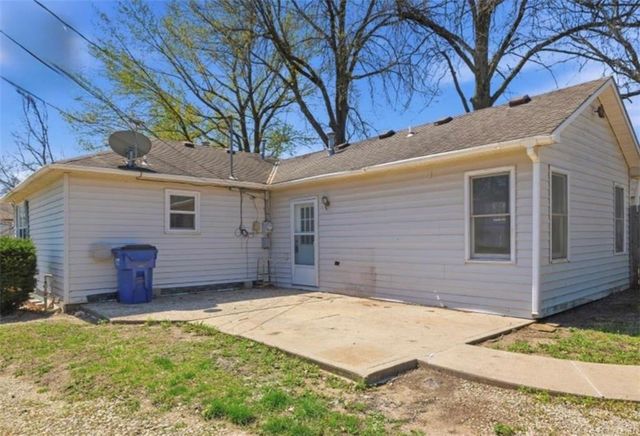 206 Alberta Street, Mclouth, KS 66054