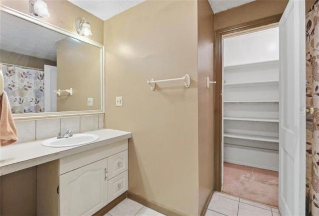 206 Alberta Street, Mclouth, KS 66054
