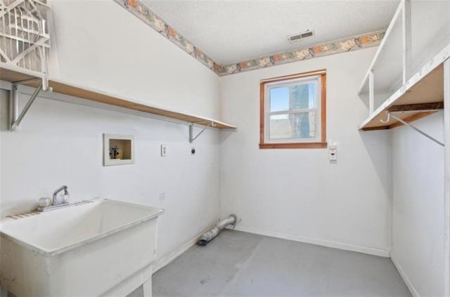 206 Alberta Street, Mclouth, KS 66054