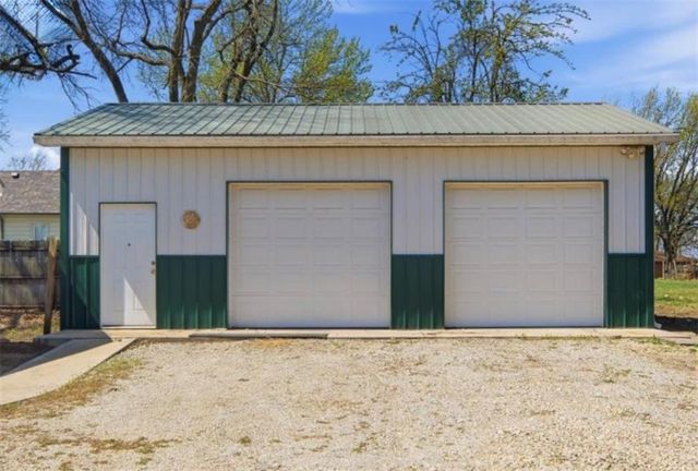 206 Alberta Street, Mclouth, KS 66054