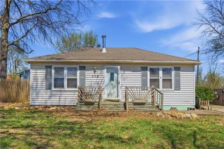206 Alberta Street, Mclouth, KS 66054
