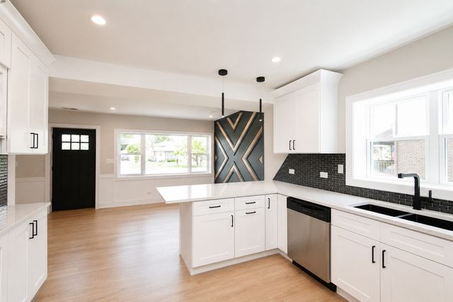 9316 Sayre Avenue, Oak Lawn, IL 60453