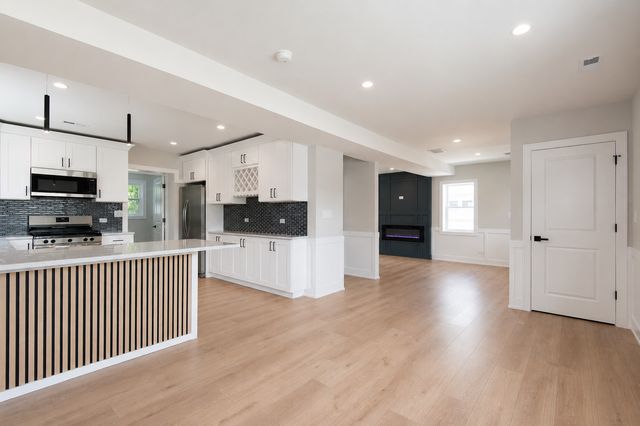 9316 Sayre Avenue, Oak Lawn, IL 60453