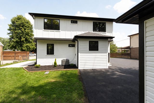 9316 Sayre Avenue, Oak Lawn, IL 60453