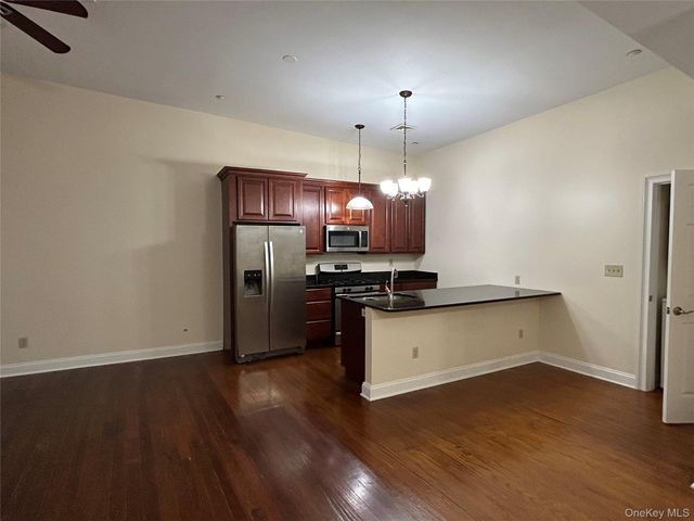 337 Main Street 2R, Poughkeepsie, NY 12601
