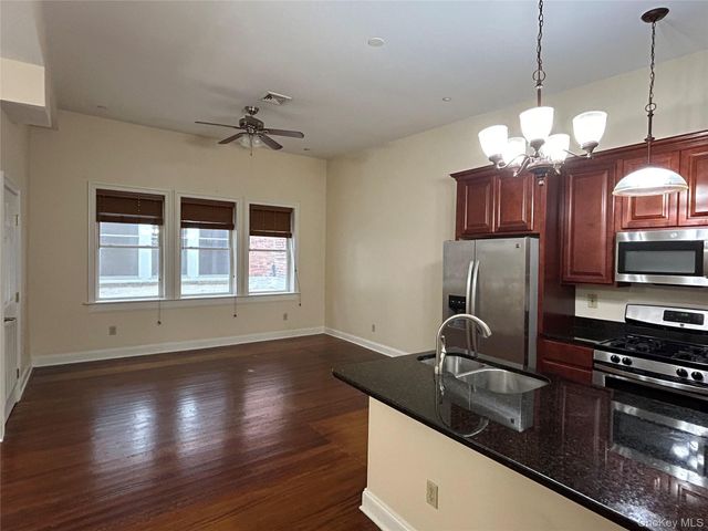 337 Main Street 2R, Poughkeepsie, NY 12601