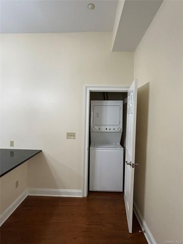 337 Main Street 2R, Poughkeepsie, NY 12601