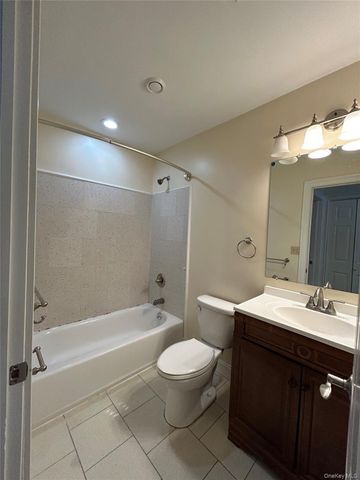 337 Main Street 2R, Poughkeepsie, NY 12601