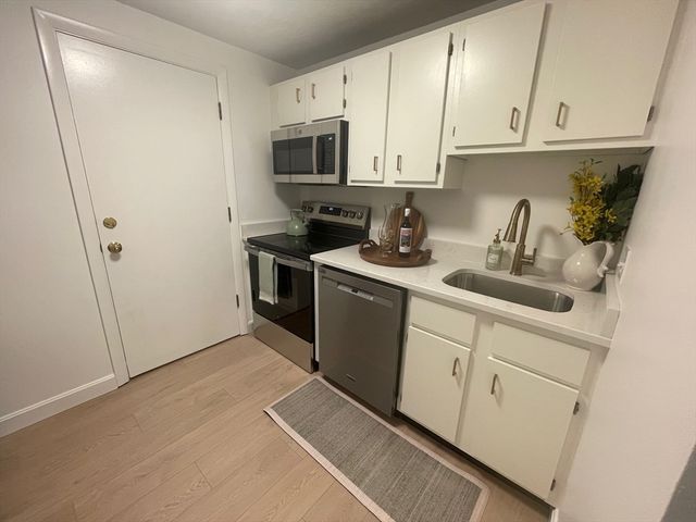 16 Erick Rd 34, Mansfield, MA 02048