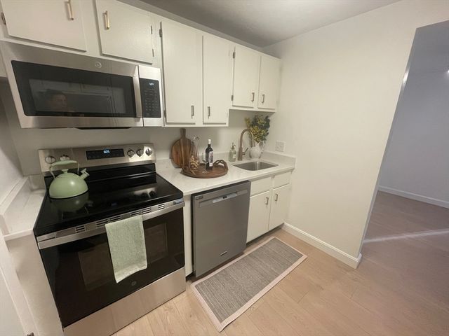 16 Erick Rd 34, Mansfield, MA 02048