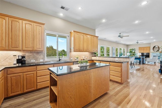 209 Overlook CT, Georgetown, TX 78628