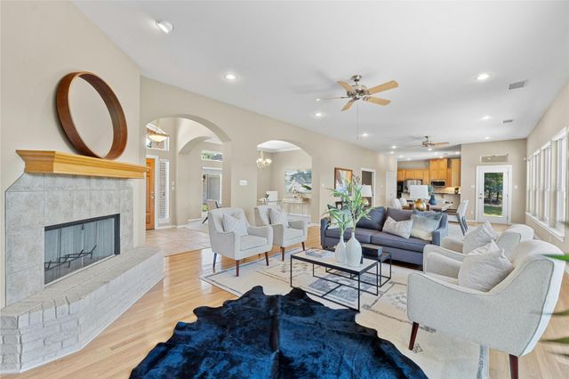 209 Overlook CT, Georgetown, TX 78628