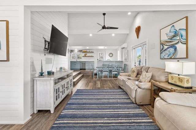 413 Mercer St, Port Aransas, TX 78373