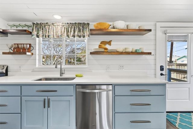 413 Mercer St, Port Aransas, TX 78373