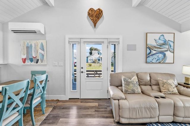 413 Mercer St, Port Aransas, TX 78373