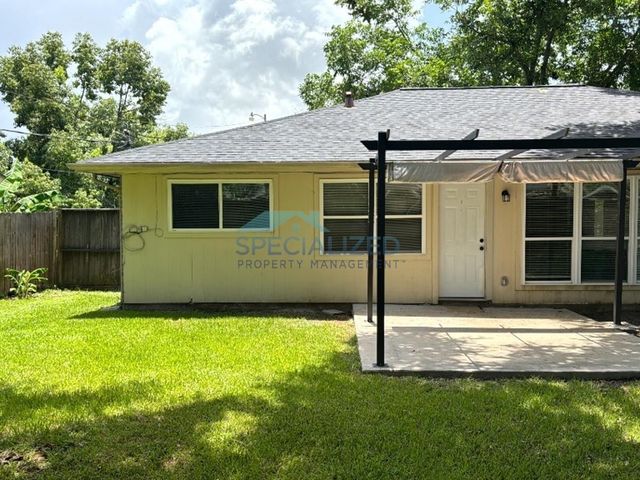 2810 Pinewood Drive, League City, TX 77573