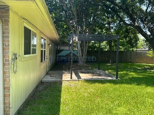 2810 Pinewood Drive, League City, TX 77573