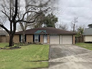 2810 Pinewood Drive, League City, TX 77573