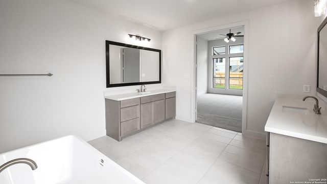 1623 Yardzen Lane, San Antonio, TX 78260