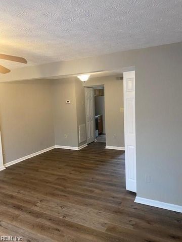 38 Lucinda CT, Hampton, VA 23666