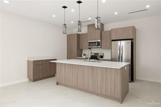 916 S Bicentennial Boulevard, Mcallen, TX 78501