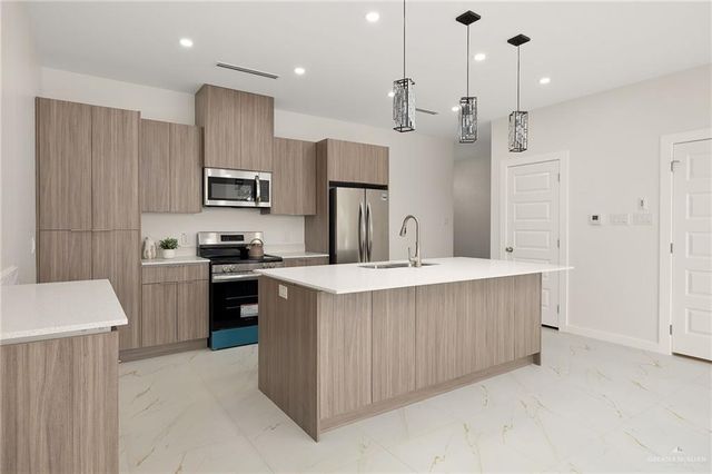 916 S Bicentennial Boulevard, Mcallen, TX 78501