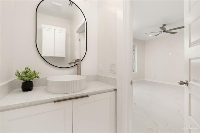 916 S Bicentennial Boulevard, Mcallen, TX 78501