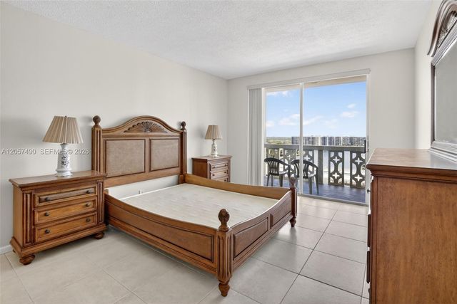 1817 S Ocean Drive PH19, Hallandale Beach, FL 33009