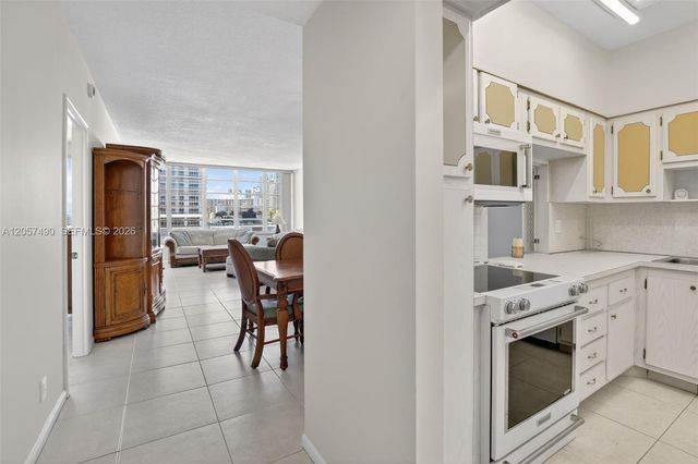 1817 S Ocean Drive PH19, Hallandale Beach, FL 33009