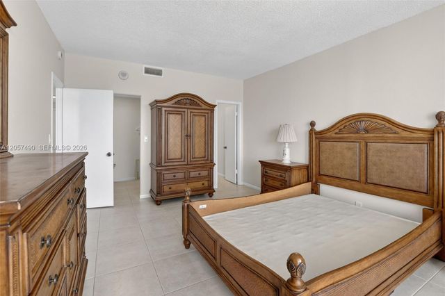 1817 S Ocean Drive PH19, Hallandale Beach, FL 33009