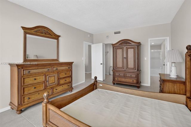 1817 S Ocean Drive PH19, Hallandale Beach, FL 33009