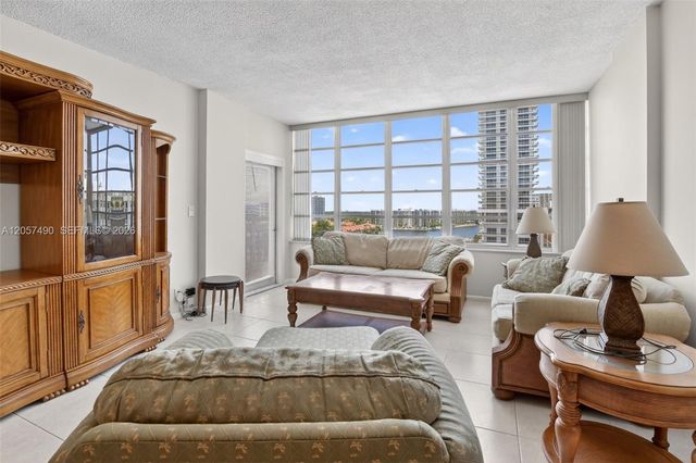 1817 S Ocean Drive PH19, Hallandale Beach, FL 33009