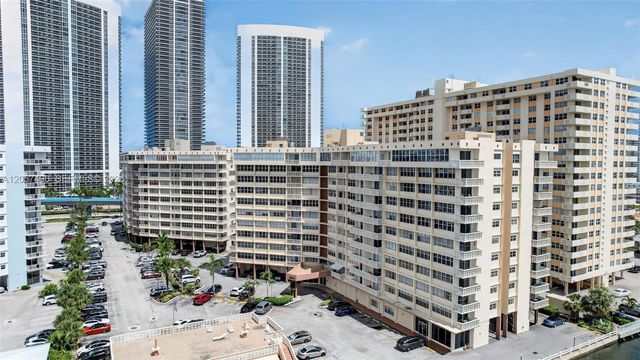 1817 S Ocean Drive PH19, Hallandale Beach, FL 33009