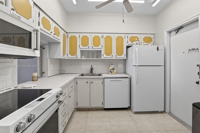1817 S Ocean Drive PH19, Hallandale Beach, FL 33009