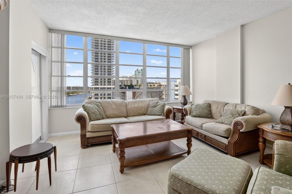 1817 S Ocean Drive PH19, Hallandale Beach, FL 33009