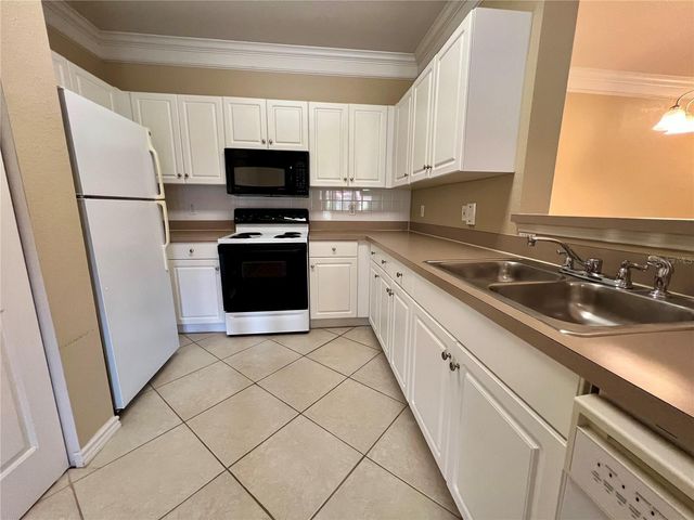 4333 BAYSIDE VILLAGE DRIVE 327, Tampa, FL 33615