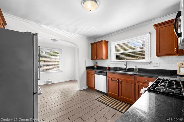 6521 Berwyn Street, Dearborn Heights, MI 48127