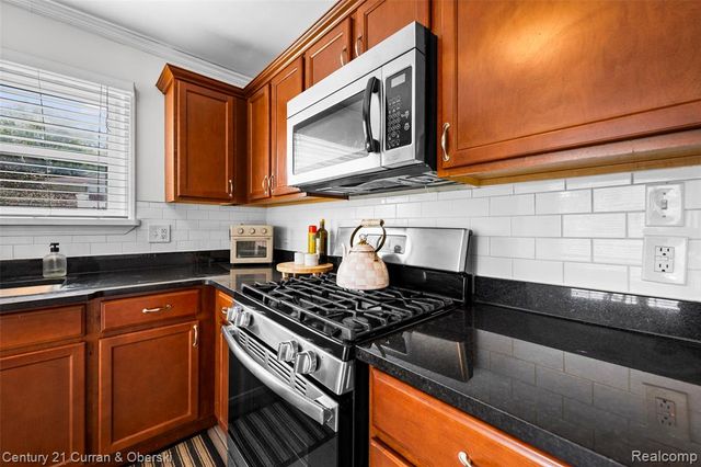 6521 Berwyn Street, Dearborn Heights, MI 48127