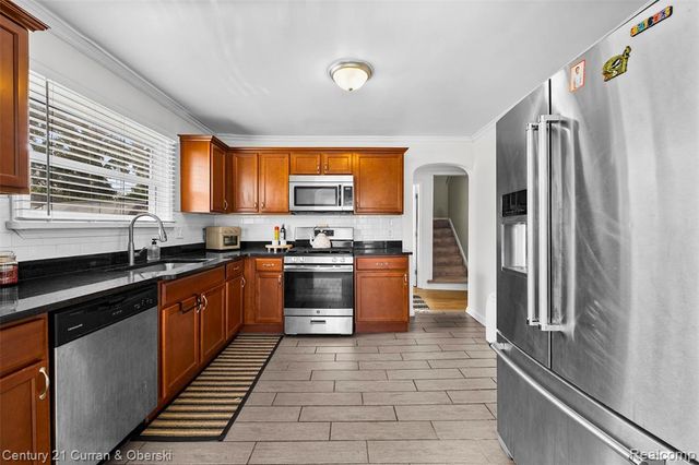 6521 Berwyn Street, Dearborn Heights, MI 48127