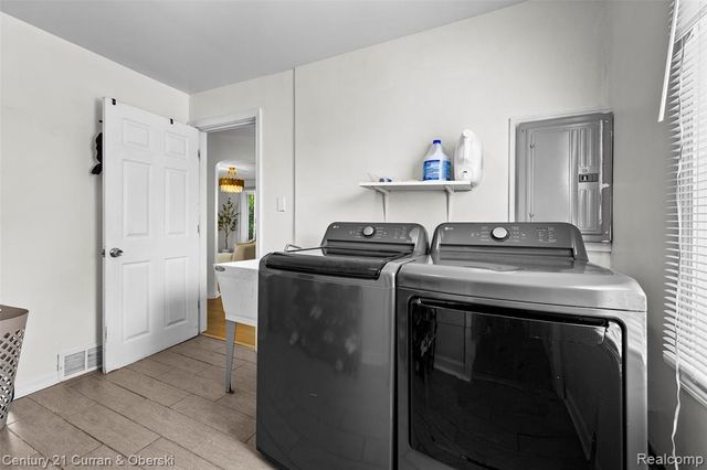 6521 Berwyn Street, Dearborn Heights, MI 48127