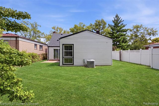 6521 Berwyn Street, Dearborn Heights, MI 48127