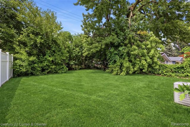 6521 Berwyn Street, Dearborn Heights, MI 48127