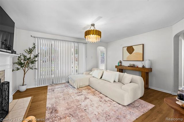 6521 Berwyn Street, Dearborn Heights, MI 48127