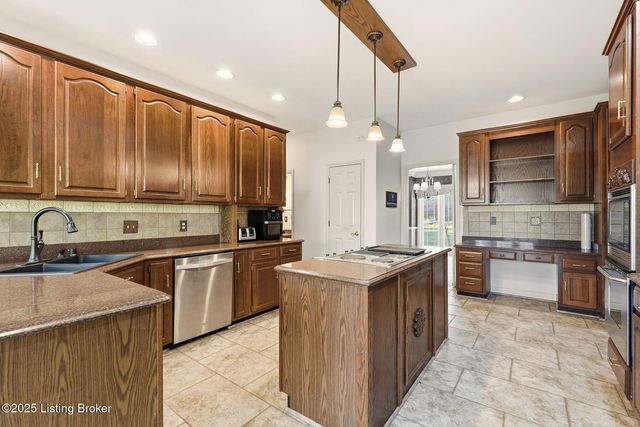 3215 Overlook Cir, Goshen, KY 40026