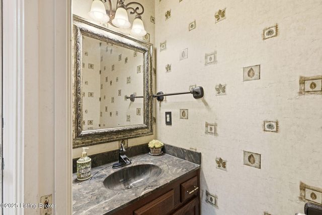 3215 Overlook Cir, Goshen, KY 40026